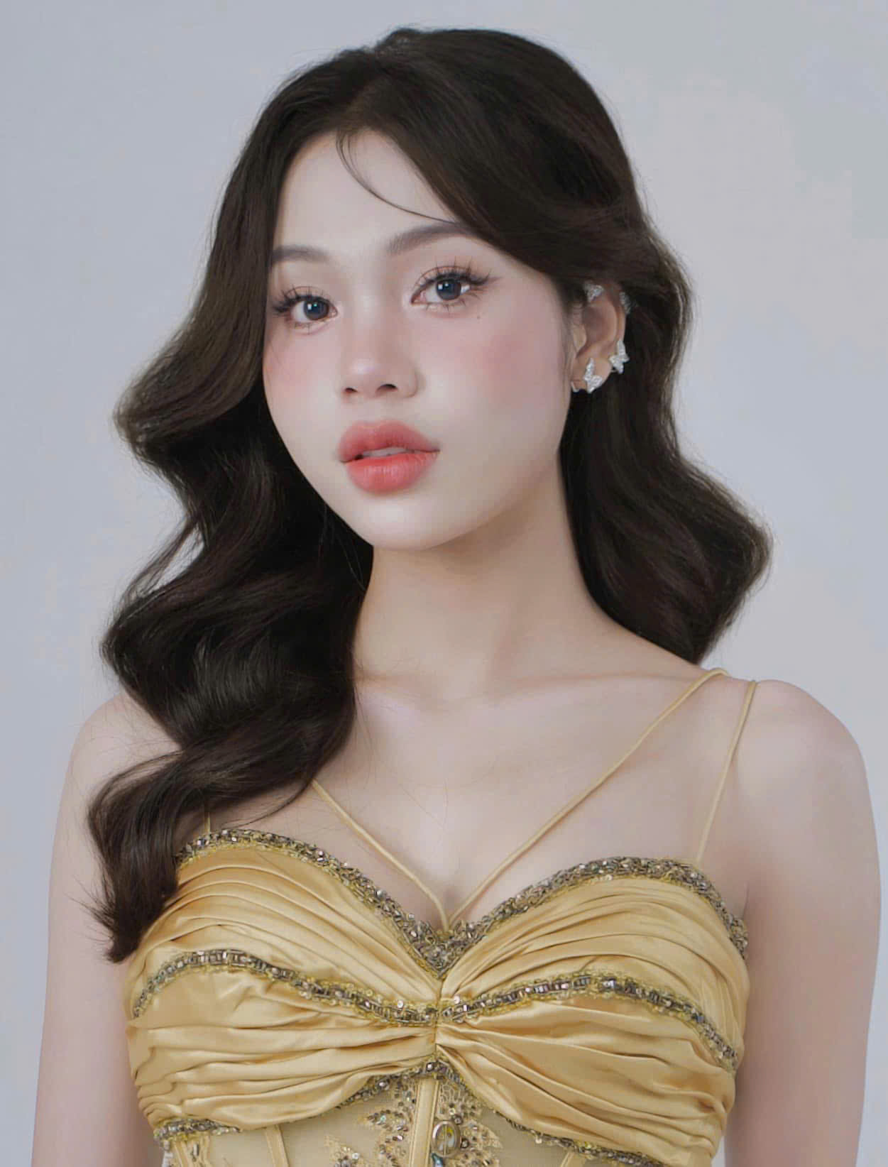 Luxury Beauty & Fashion Host - Image 33