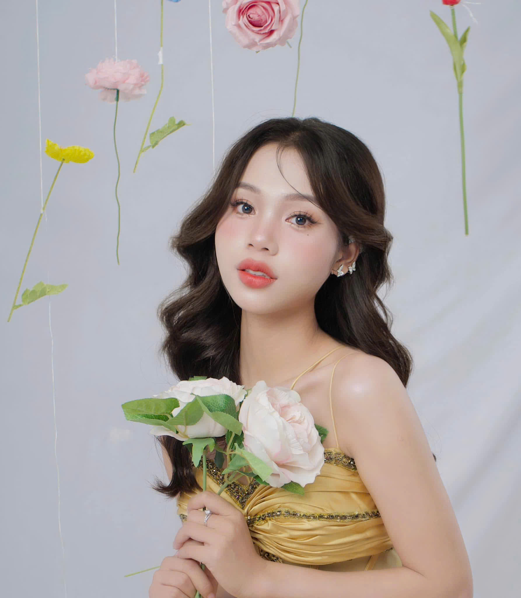 Luxury Beauty & Fashion Host - Image 10