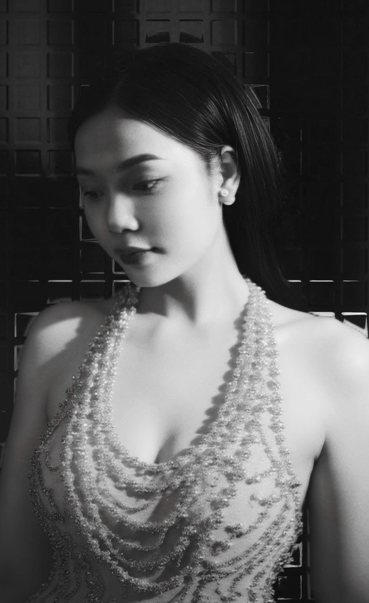 Luxury Beauty & Fashion Host - Image 11