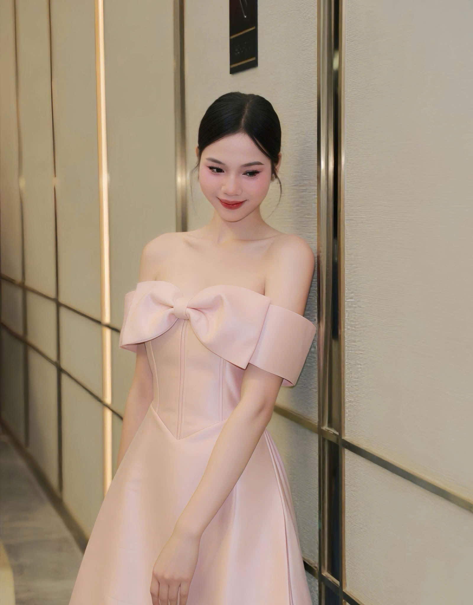 Luxury Beauty & Fashion Host - Image 5