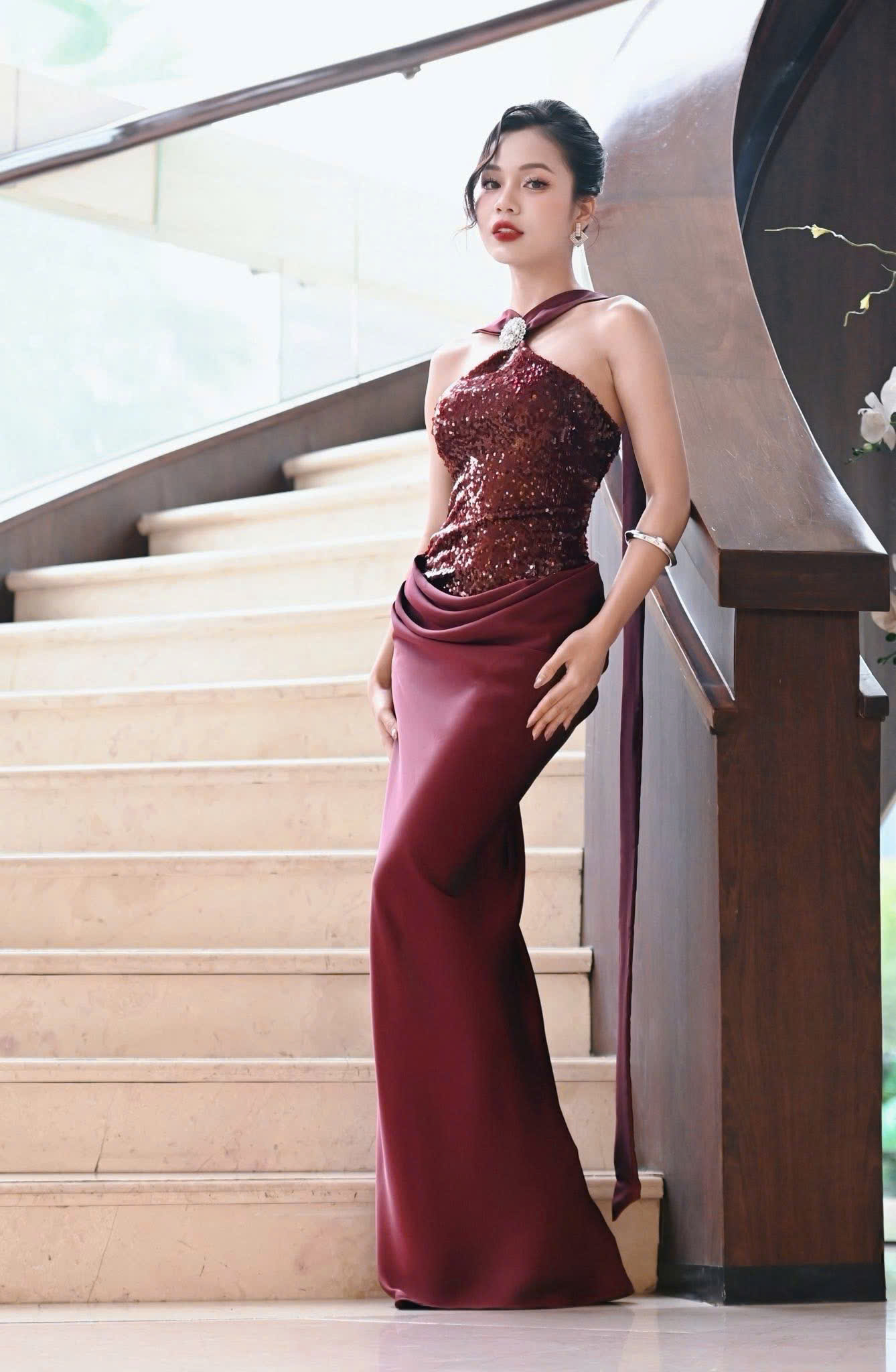 Luxury Beauty & Fashion Host - Image 21