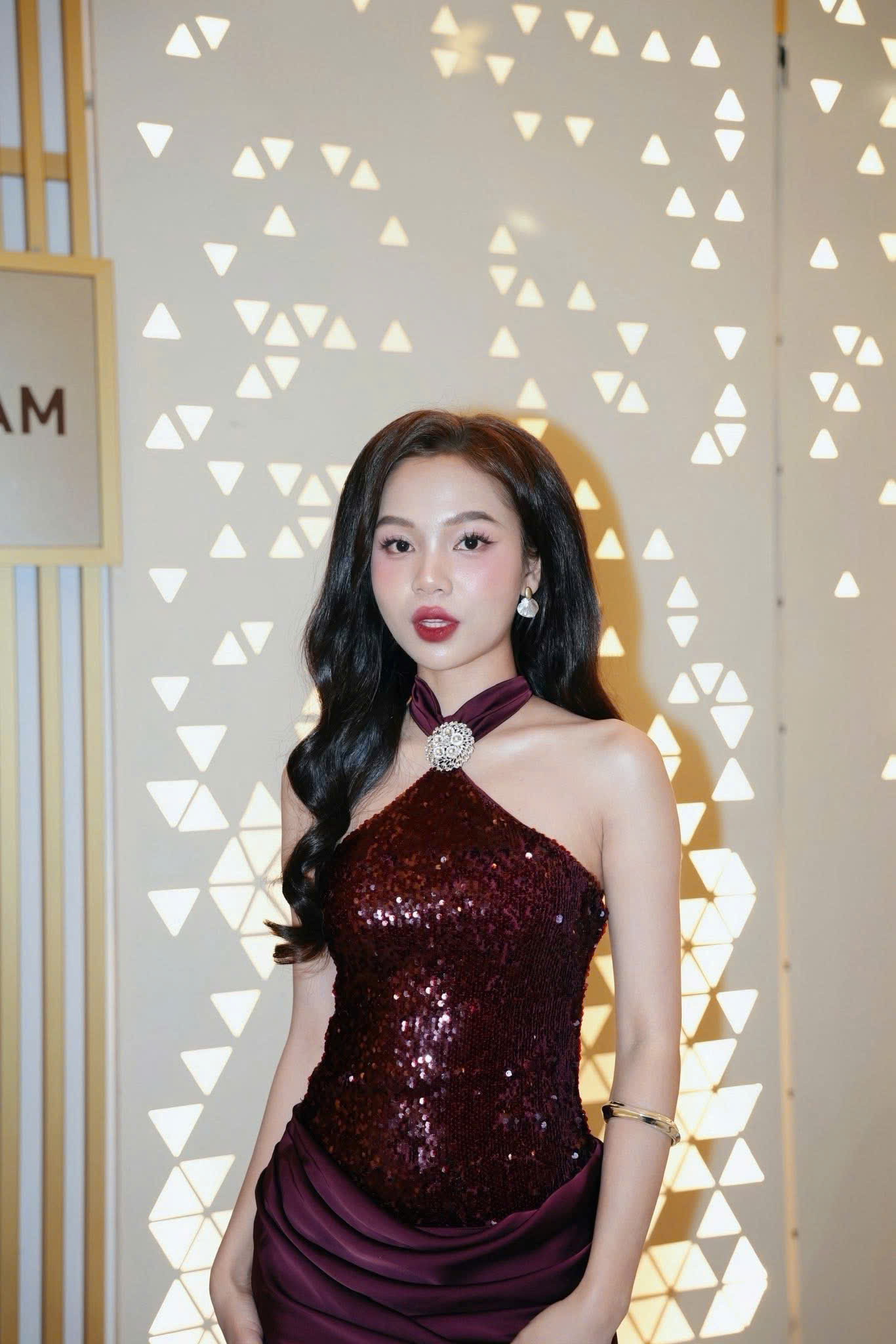 Luxury Beauty & Fashion Host - Image 24